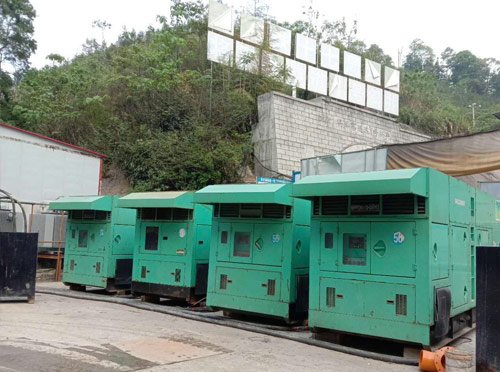 平阳先进的应急发电机系统中智能监测和控制系统如何确保电压稳定？